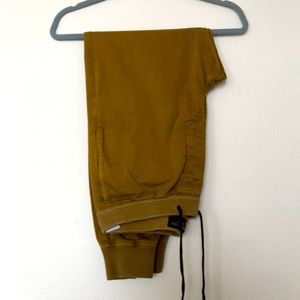 Men’s American Eagle khaki joggers